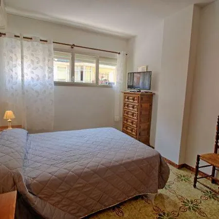 Sleeps 5 Air Con Wifi شقة